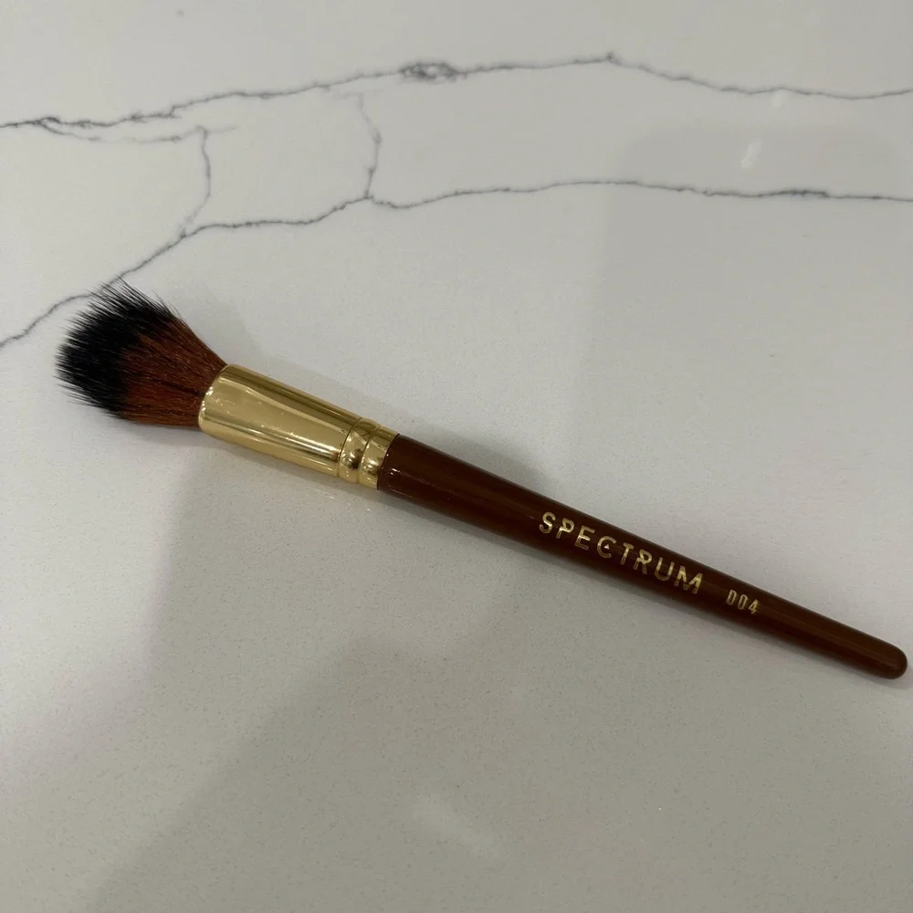 Spectrum Brush D04